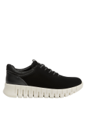 Zapatilla mujer negra de cuero, perfecta para combinar con jeans.