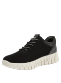 Zapatilla mujer negra cuero casual ideal para actividades diarias.