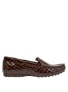 mocasín café para mujer, estilo formal, ideal para uso diario, cuero suave, taco plano, comodidad prolongada.