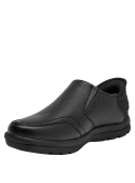 mocasín negro hombre casual en cuero, ideal para uso urbano y paseos relajados.