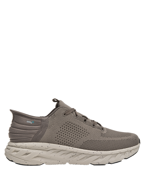 Zapatilla cómoda taupe para hombre, diseñada para un ajuste ergonómico en la ciudad.