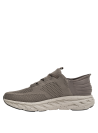 Calzado casual para hombre en color taupe, recomendado para un look diario sin esfuerzo.