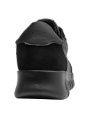 Zapatilla cuña de cuero negro para mujer, diseño anatómico, perfecta para actividades cotidianas.