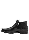 Calzado negro de cuero para hombre, diseño de punta cuadrada, perfecto para looks urbanos.