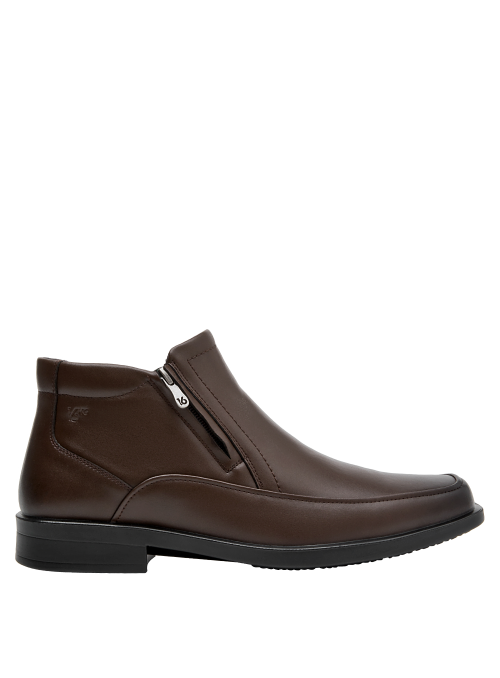 Botín casual de cuero café para hombre, cómodo y fresco, perfecto para jeans.