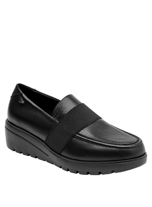 mocasín negro mujer ideal para combinar con pantalones de tela o vestidos ligeros