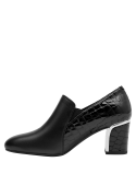 zapato negro de cuero para mujer, diseño anatómico y elegante, perfecto para un look moderno