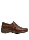 Zapato café para mujer, estilo formal, combina con jeans y blusa fresca, material cuero.