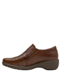 Zapato café para mujer, taco bloque de 4.5 cm, cuero, ideal para un look elegante y cómodo.