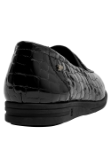 mocasín negro cuero mujer ideal para looks casuales y elegantes