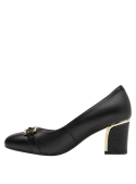 Zapato formal negro para mujer, de cuero, ideal para actividades laborales y eventos elegantes.