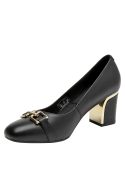 Zapato formal negro para mujer, de cuero, ideal para actividades laborales y eventos elegantes.