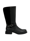Bota de cuero negra para mujer, versátil para combinar con vestidos o jeans ajustados.