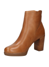 Botín de cuero camel para mujer, estilo casual, ideal para uso diario y comodidad en cada paso.