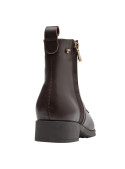 Calzado café casual para mujer, perfecto para un look urbano, con taco plano de 2.5 cm.