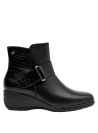 Calzado femenino negro, ideal para combinar con jeans o faldas midi en ocasiones casuales.