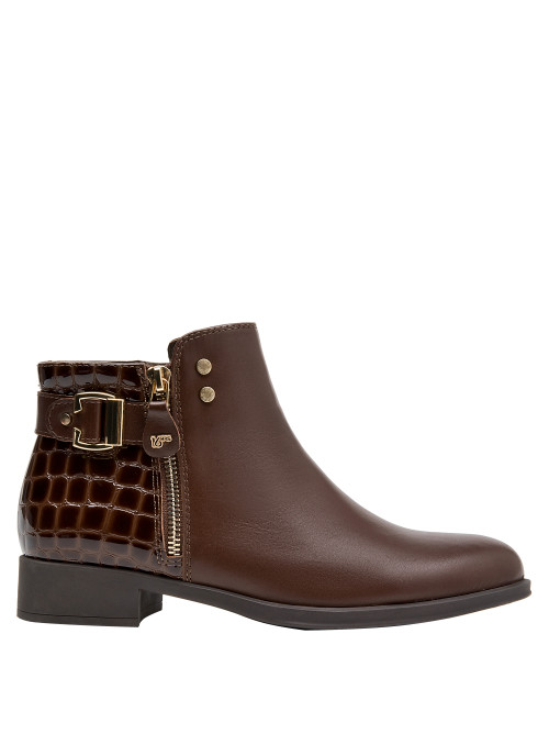 Calzado casual café para mujer, combina confort y estilo en cada paso.