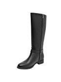 Bota negra mujer cuero estilo casual, ideal para actividades diarias con jeans ajustados.