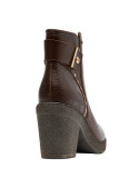 Botín café para mujer, estilo casual, confeccionado en cuero suave, ideal para la vida urbana.