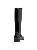 Bota negra para mujer, con forro de mesh, ideal para mantener los pies frescos.