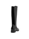 Bota negra para mujer, con forro de mesh, ideal para mantener los pies frescos.