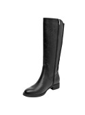 Bota de mujer en cuero negro, estilo casual, combina bien con jeans o faldas.