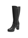 Bota negra de cuero para mujer, estilo casual, ideal para actividades urbanas.