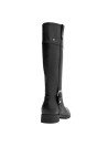Bota negra para mujer, diseño anatómico y taco plano, perfecta para looks casuales y formales.