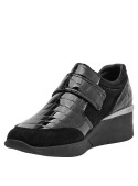 zapatillas negras charol mujer estilo moderno para uso diario