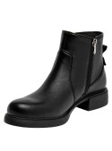 Calzado negro de mujer en cuero, estilo casual, recomendado para un look elegante y cómodo.