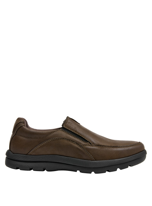 Zapatos casuales de cuero café para hombre, recomendados para un look urbano.