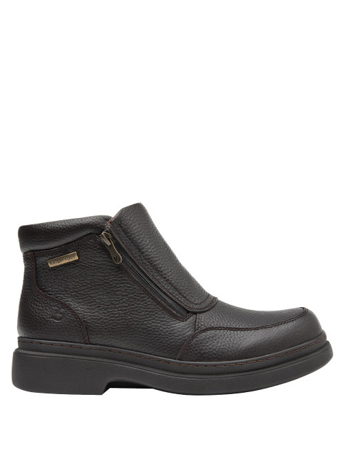 Calzado masculino en color moro, estilo casual, ideal para un look versátil en cualquier ocasión.