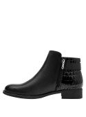 Botín negro de cuero para mujer, diseño anatómico, recomendado para comodidad y elegancia en el día a día.