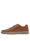 Zapatilla de cuero camel para hombre, diseño contemporáneo, perfecta para un look urbano.
