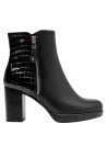 Calzado casual negro de cuero para mujer, diseño moderno con punta redonda.