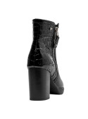 Calzado negro casual para mujer, proporciona bienestar en cada paso, estilo versátil.