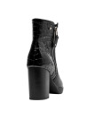 Calzado negro casual para mujer, proporciona bienestar en cada paso, estilo versátil.