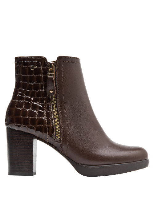 Botín de cuero café para mujer, estilo casual, ideal con jeans o vestidos fluidos.
