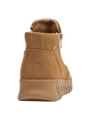 Calzado de mujer camel, botín con cuña, perfecto para un look diario y cómodo.