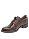 Zapatos de cuero café para mujer, estilo charol, ideales para la vida urbana.