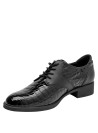 Zapato negro de mujer en charol, estilo elegante para uso diario.
