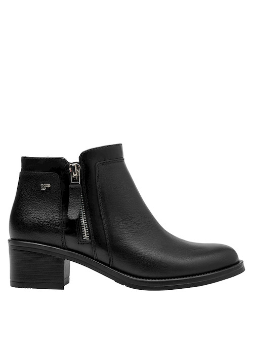 Botines casuales de cuero negro, género femenino, perfectos para un look urbano.
