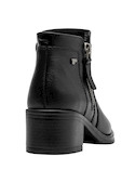 Botines negros para mujer, diseño chic, ideales para combinar con jeans o faldas.