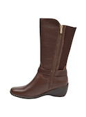 botas de mujer color café, diseño anatómico y cuña de 4 cm, perfectas para el uso diario.