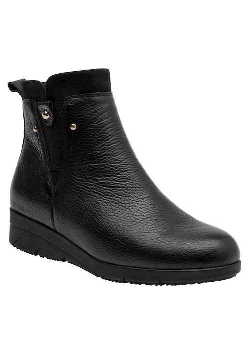 Calzado casual negro de mujer, botines de cuero que combinan confort y estilo en cada paso.