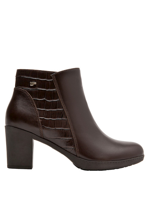botines casuales para mujer en color moro, con diseño en cuero suave y paneles en relieve