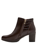 botines de mujer en color moro, estilo casual, con taco bloque de 7 cm para mayor comodidad
