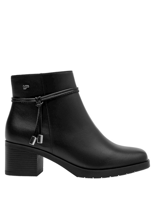 Botines de cuero negro para mujer, con punta cuadrada, recomendado para actividades cotidianas.
