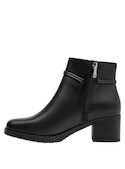 Calzado casual negro de mujer, botines con cordones, ideal para combinar con jeans.