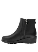 Calzado de cuña negro para mujer, recomendado para looks informales.